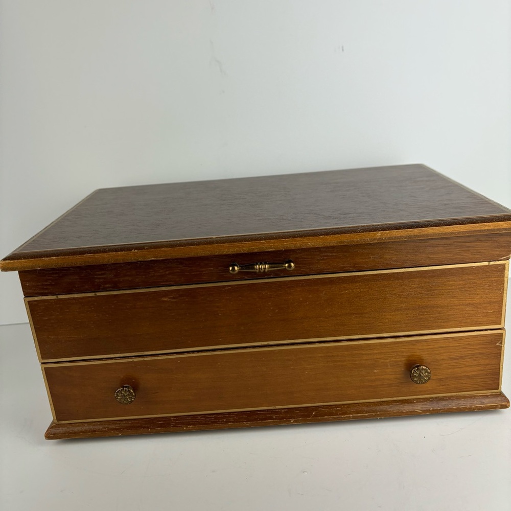 Vintage-MCM- Wooden Jewelry Box with-Chartreuse lining-1 drawer/lift top - Picture 2 of 15